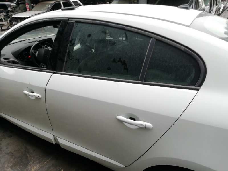 Recambio de puerta trasera izquierda para renault fluence z.e. dynamique referencia OEM IAM   