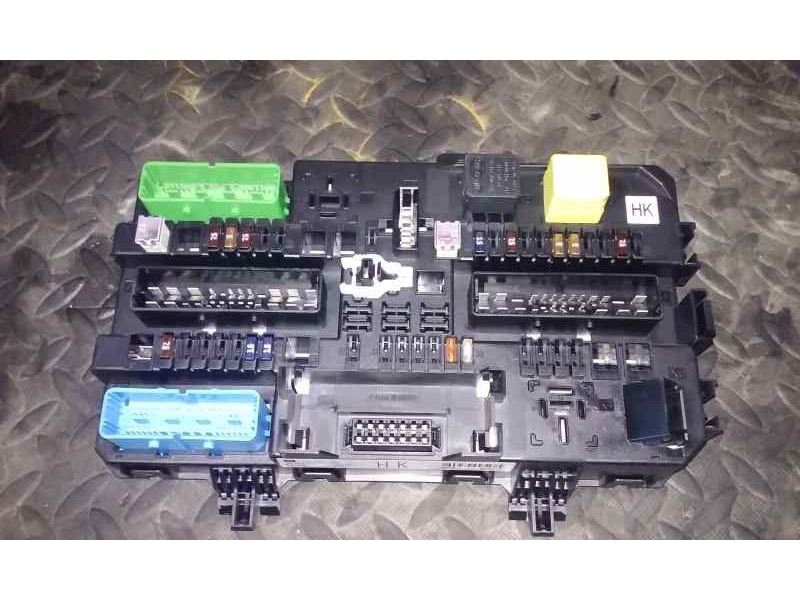 Recambio de caja reles / fusibles para opel astra h berlina 1.6 16v referencia OEM IAM 13206762HK  