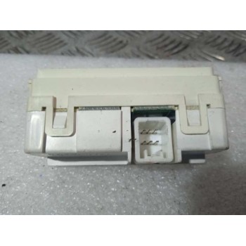 Recambio de display para toyota prius (nhw20) basis referencia OEM IAM 8395047010  
