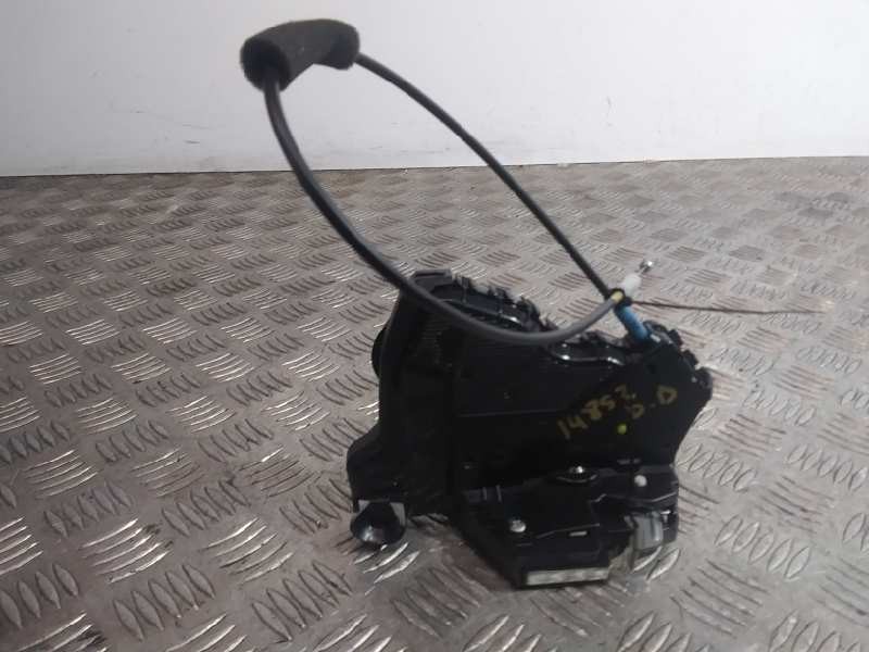 Recambio de cerradura puerta delantera derecha para lexus ct 200h referencia OEM IAM A046693  