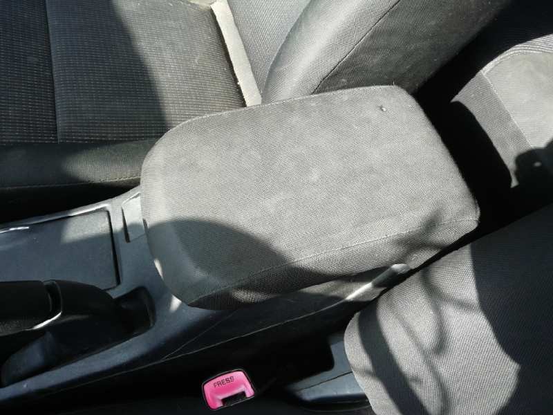 Recambio de apoyabrazos central para mitsubishi lancer sportback (cx) invite referencia OEM IAM   