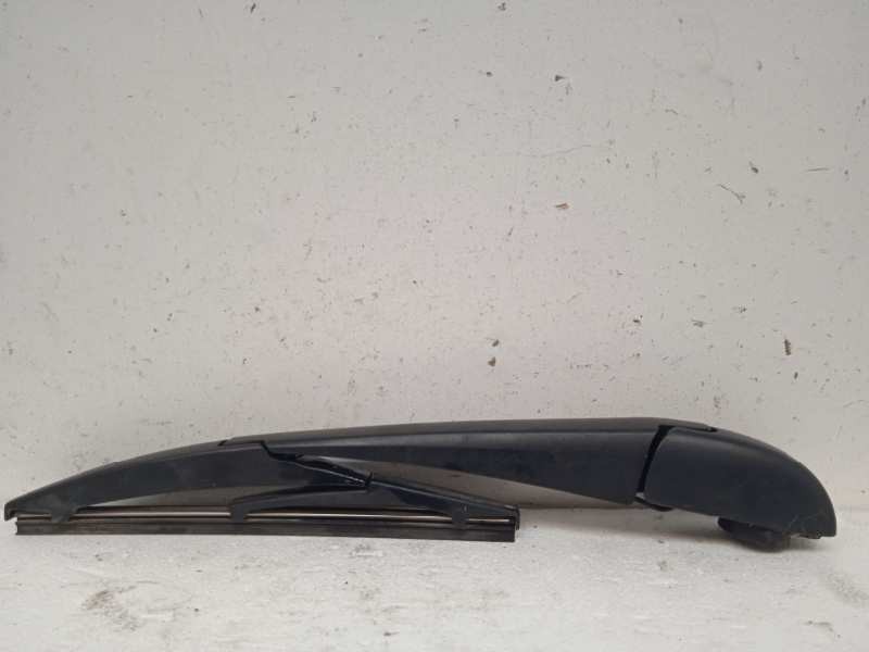 Recambio de brazo limpia trasero para toyota auris hybrid active referencia OEM IAM   