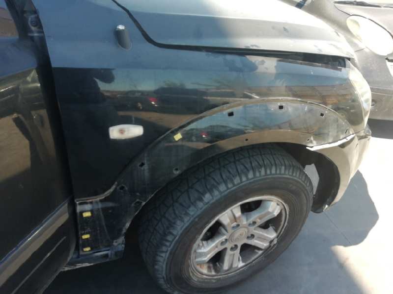 Recambio de aleta delantera derecha para kia sorento 2.5 crdi active referencia OEM IAM  NEGRO RAYADA