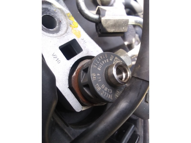 Recambio de inyector para audi a5 (8t3) 2.0 tdi referencia OEM IAM 0445110471  04L130277AE