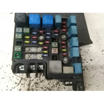 CAJA RELES / FUSIBLES 