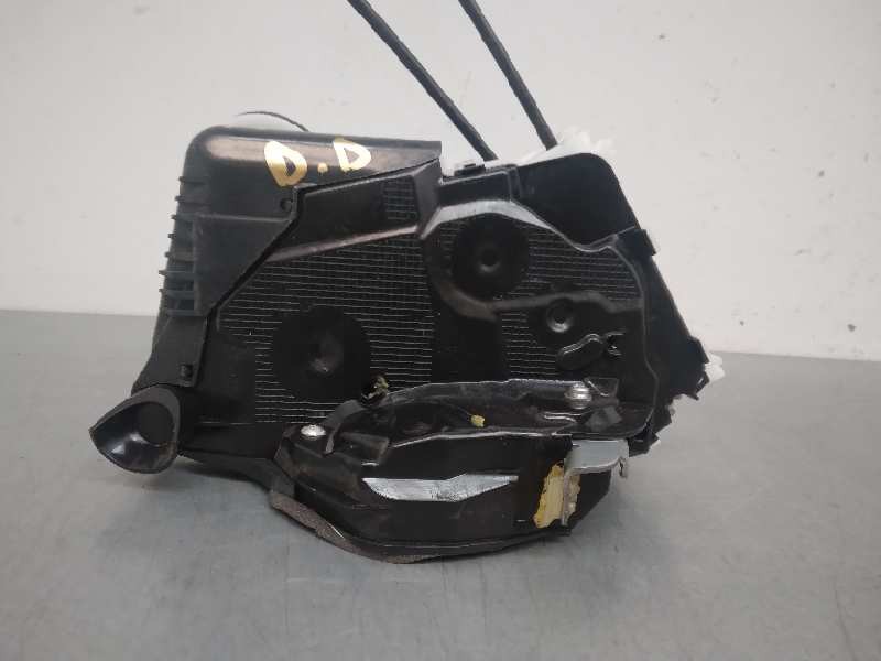 Recambio de cerradura puerta delantera derecha para toyota yaris hybrid active referencia OEM IAM 690300D550 6 PINES 