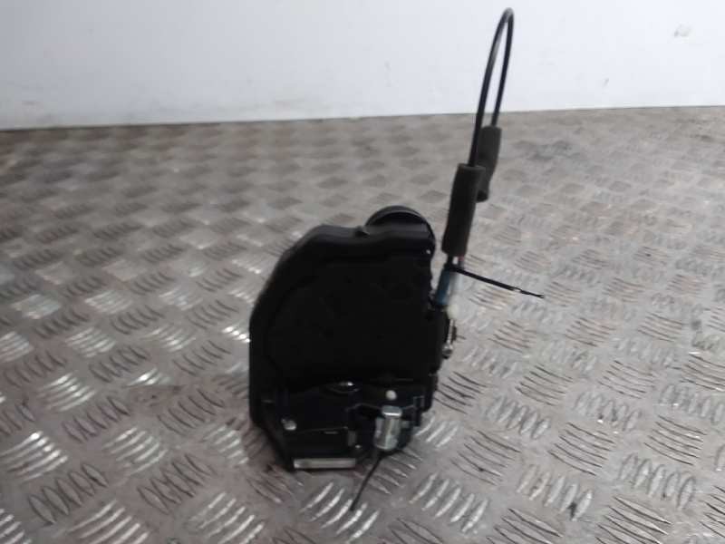 Recambio de cerradura puerta trasera derecha para lexus ct 200h referencia OEM IAM A046693  