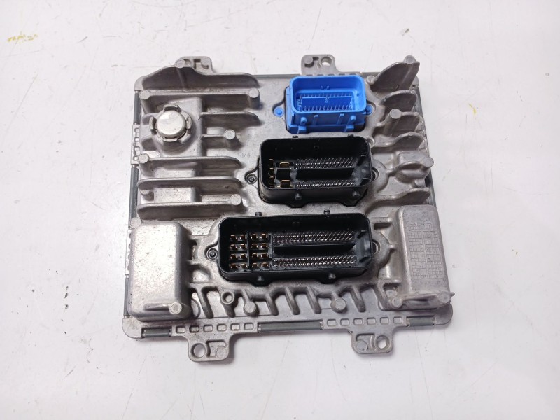 Recambio de centralita motor uce para opel astra k lim. 5türig selective referencia OEM IAM 55493025 395357783 