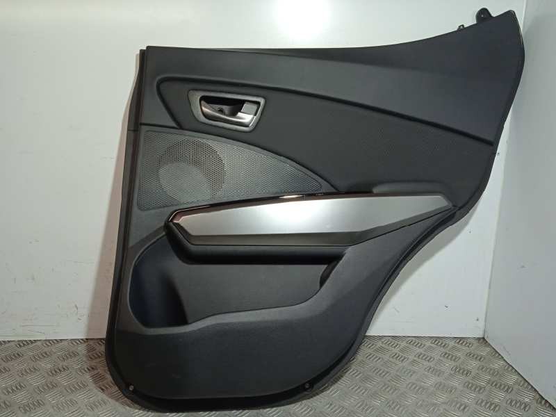Recambio de guarnecido puerta trasera derecha para ssangyong tivoli referencia OEM IAM 7322035040  