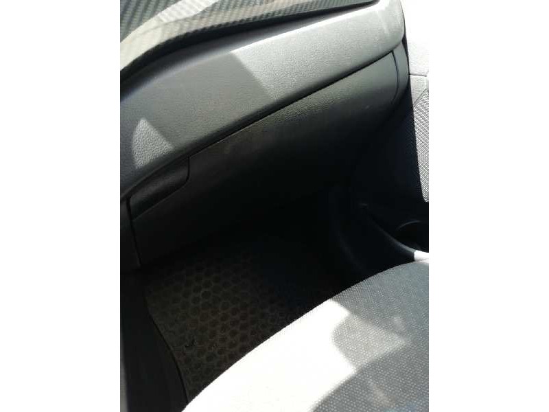 Recambio de guantera para kia carens ( ) basic referencia OEM IAM 84511A4000  