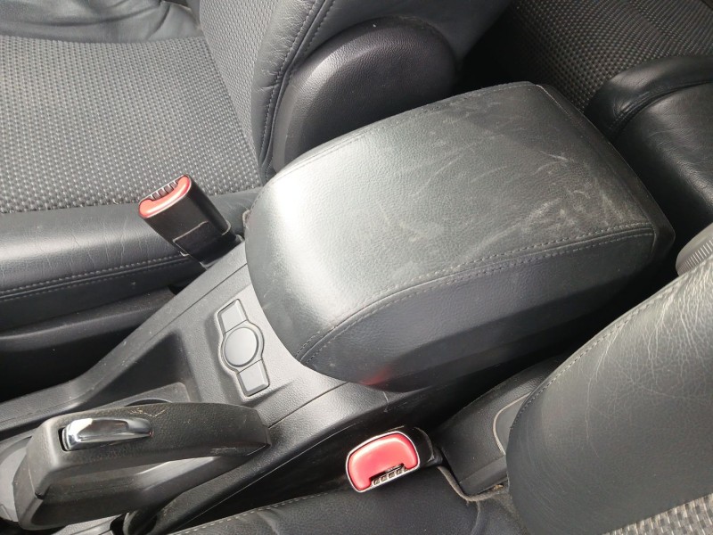 Recambio de apoyabrazos central para chevrolet captiva (c100, c140) 2.0 d referencia OEM IAM   