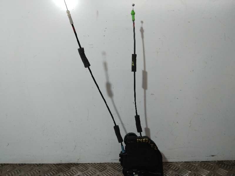 Recambio de cerradura puerta trasera izquierda para lexus ct 200h referencia OEM IAM A046693  