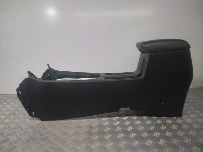 Recambio de apoyabrazos central para kia carens ( ) basic referencia OEM IAM 84610A4001 ENGANCHE ROTO 