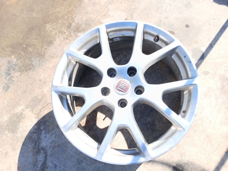 Recambio de llanta para fiat freemont (345_) 2.0 jtd referencia OEM IAM 7.0JX19 ET40 X1 345 2011 1103857