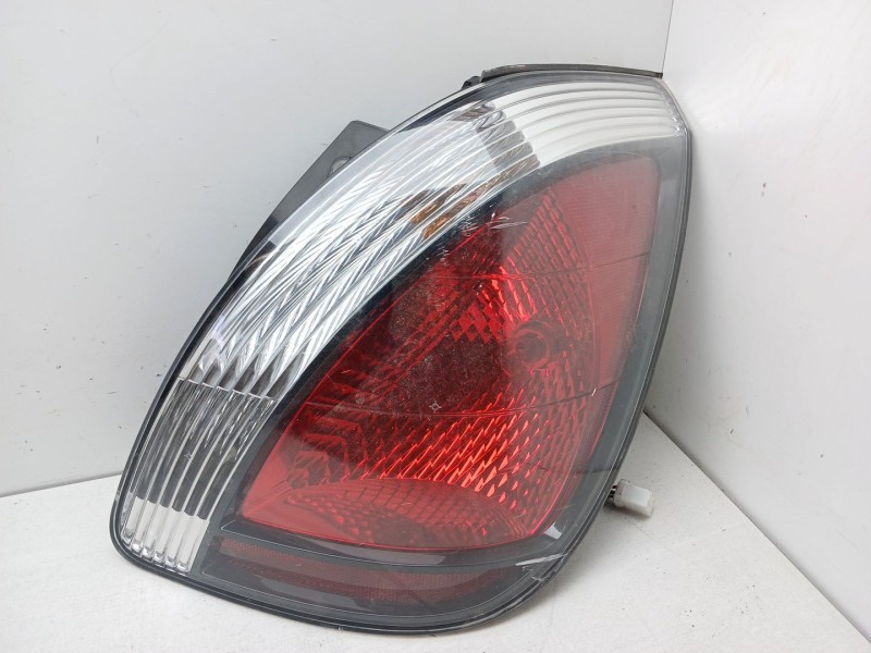 Recambio de piloto trasero derecho para kia rio ii (jb) 1.4 16v referencia OEM IAM 924021G210  