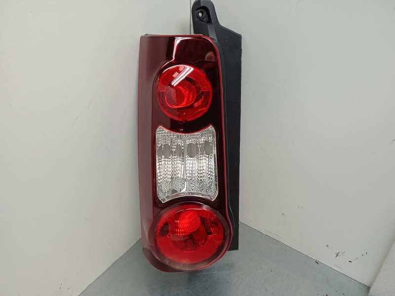 Recambio de piloto trasero izquierdo para citroën berlingo station wagon referencia OEM IAM 9677205580 NUEVO 2 PUERTAS OSCURO