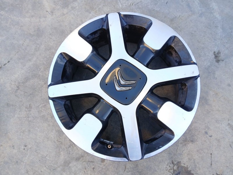 Recambio de llanta para citroën c4 cactus 1.2 thp 110 referencia OEM IAM 9800494077  