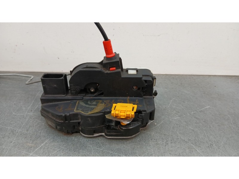 Recambio de cerradura puerta trasera derecha para opel zafira tourer c (p12) 2.0 cdti (75) referencia OEM IAM 13579566  
