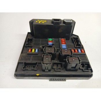 CAJA RELES / FUSIBLES 284b7jy00a 