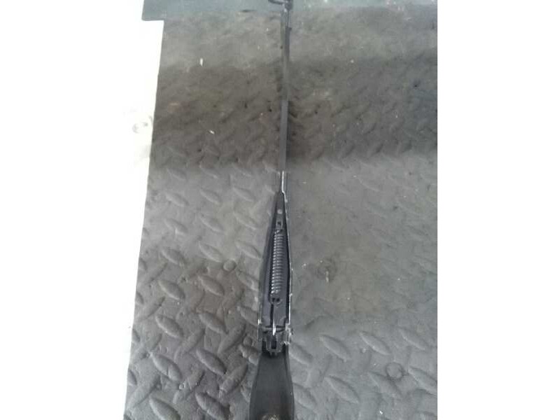 Recambio de brazo limpia delantero izquierdo para peugeot 207 x-line referencia OEM IAM   