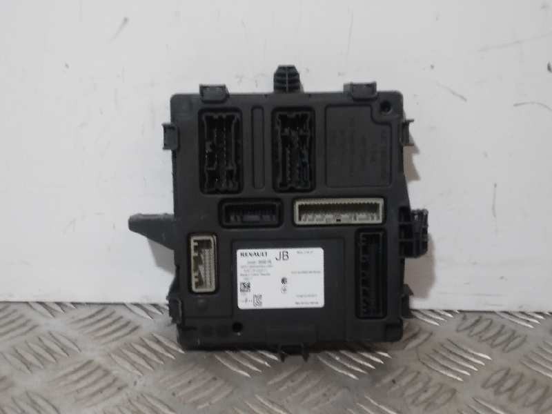 Recambio de caja reles / fusibles para renault clio v r.s. line referencia OEM IAM 284B19561R  