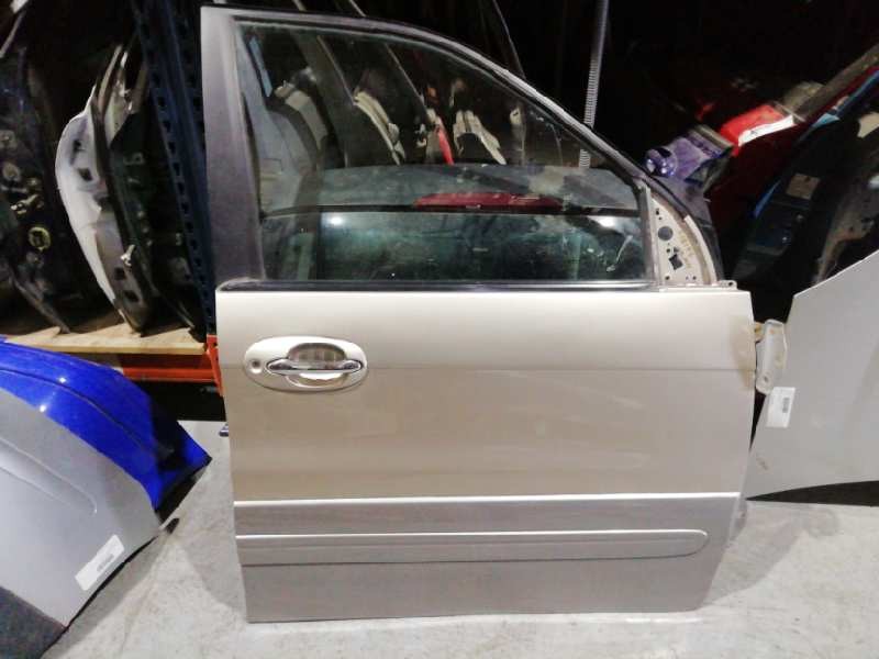 Recambio de puerta delantera derecha para kia carnival ii 2.9 cdri ex referencia OEM IAM  DORADO 