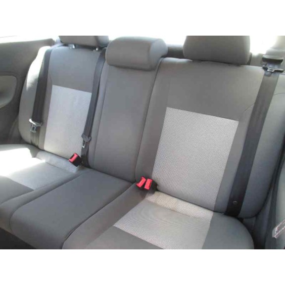 seat ibiza (6l1) del año 2004