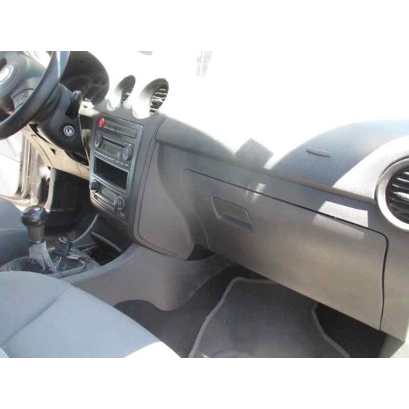 seat ibiza (6l1) del año 2004