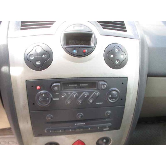 renault megane ii classic berlina del año 2004