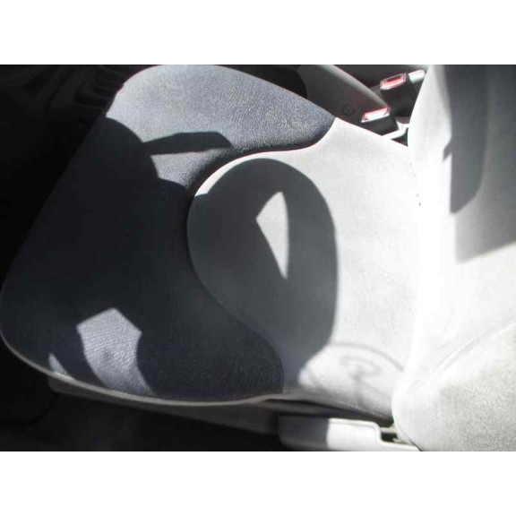 nissan micra (k11) del año 2001