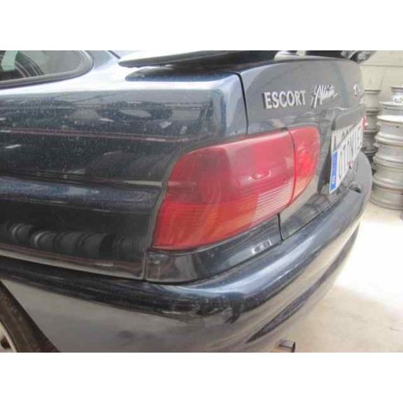 ford escort berlina del año 1996