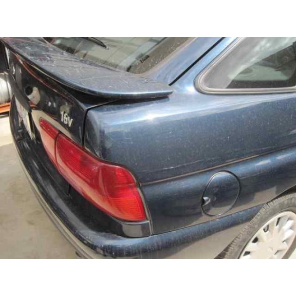 ford escort berlina del año 1996