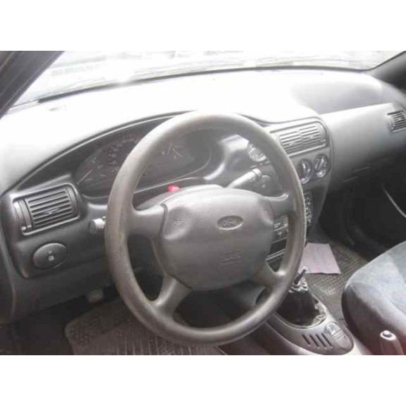 ford escort berlina del año 1996