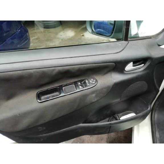 peugeot 207 del año 2010