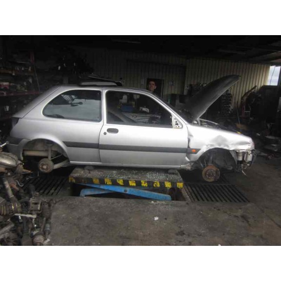 ford fiesta berlina (dx) del año 2000