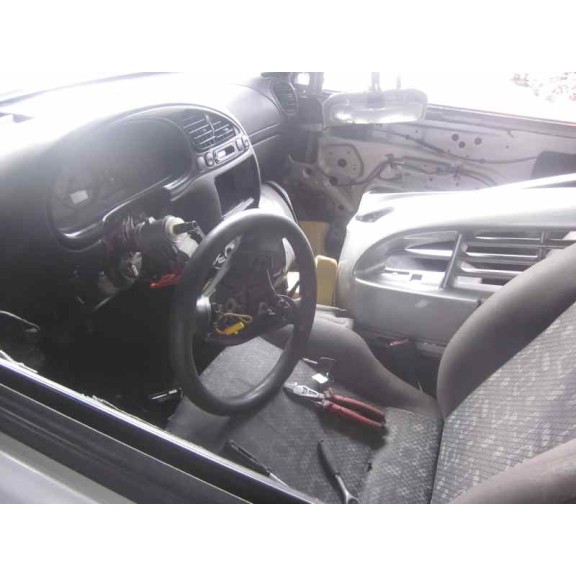 ford fiesta berlina (dx) del año 2000