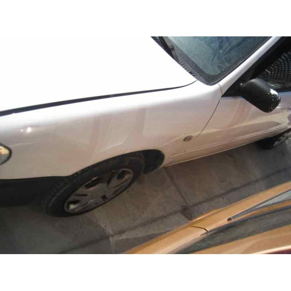 toyota corolla (e11) del año 2000