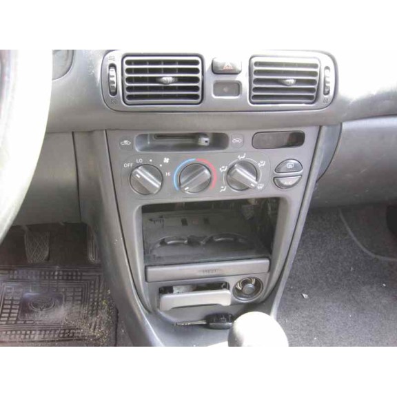 toyota corolla (e11) del año 2000