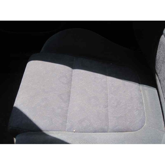 toyota corolla (e11) del año 2000