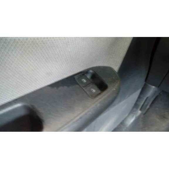 seat ibiza (6l1) del año 2004