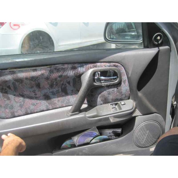 nissan primera berlina (p11) del año 1999