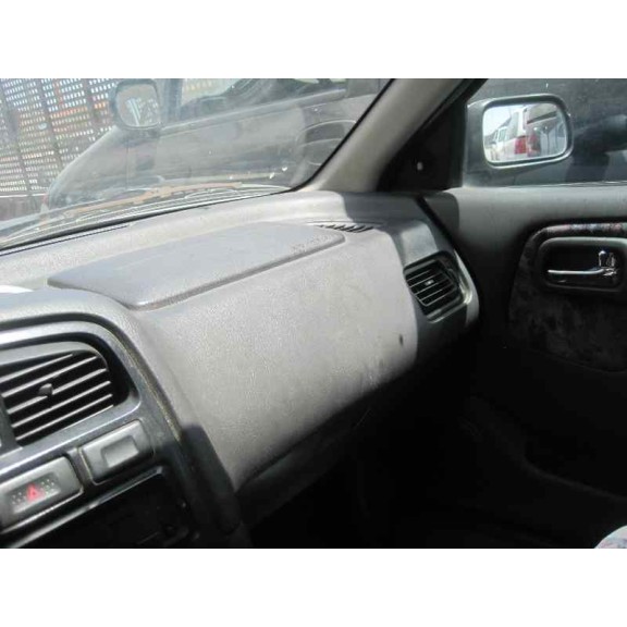 nissan primera berlina (p11) del año 1999