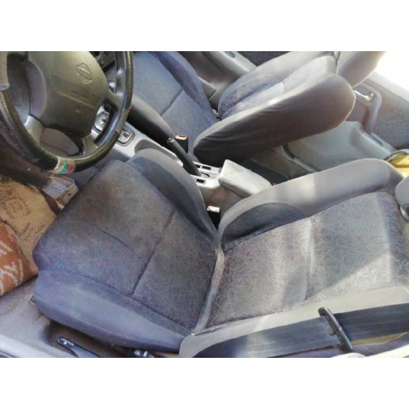 nissan primera berlina (p11) del año 2000