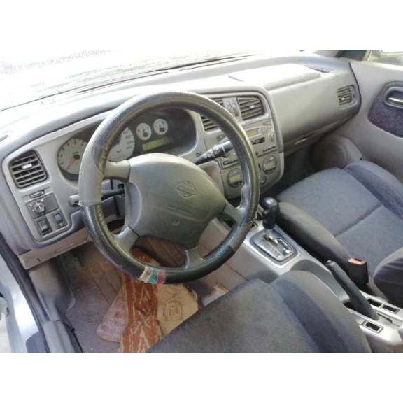 nissan primera berlina (p11) del año 2000