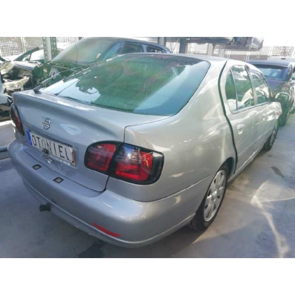 nissan primera berlina (p11) del año 2000