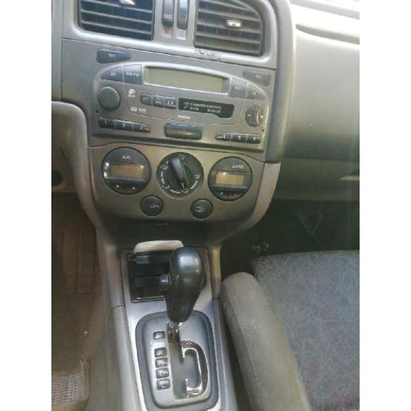 nissan primera berlina (p11) del año 2000