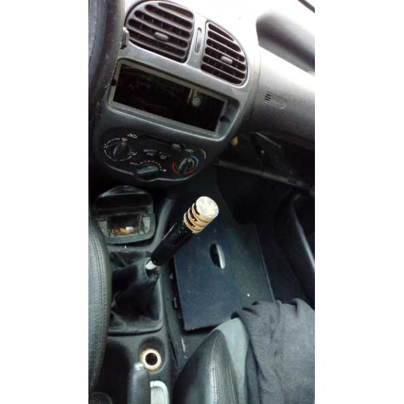 peugeot 206 berlina del año 2000