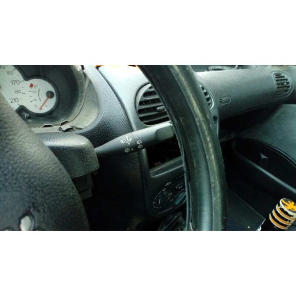 peugeot 206 berlina del año 2000