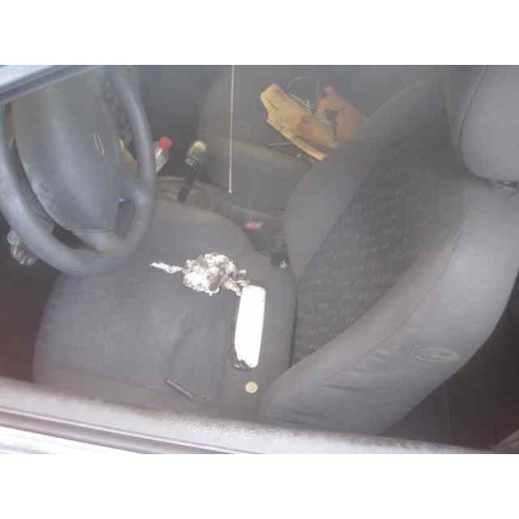 ford focus berlina (cak) del año 2001