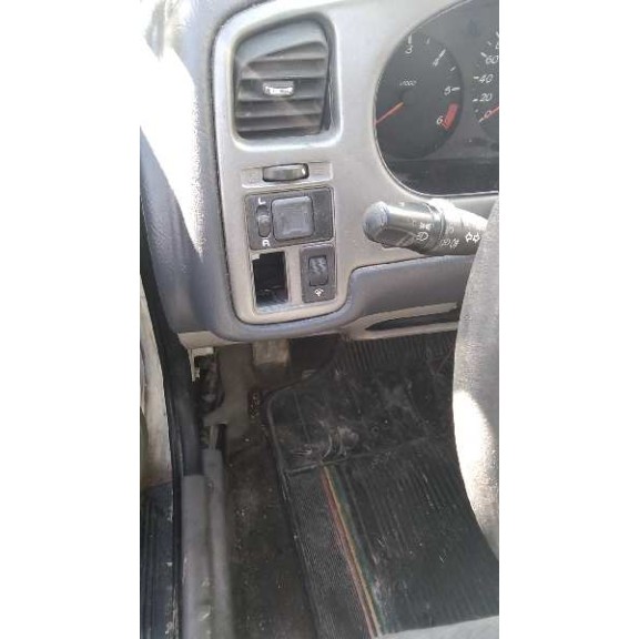 nissan primera berlina (p11) del año 1999